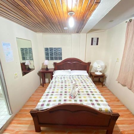 Historico Hostal Elizabeth Puerto Ayora  Dış mekan fotoğraf