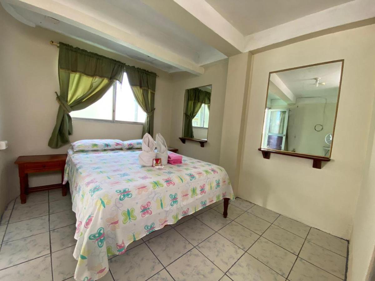 Historico Hostal Elizabeth Puerto Ayora  Dış mekan fotoğraf