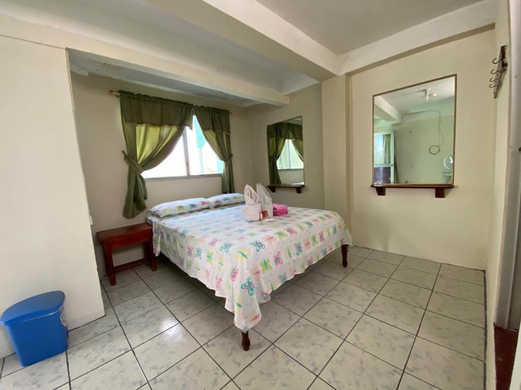 Historico Hostal Elizabeth Puerto Ayora  Dış mekan fotoğraf