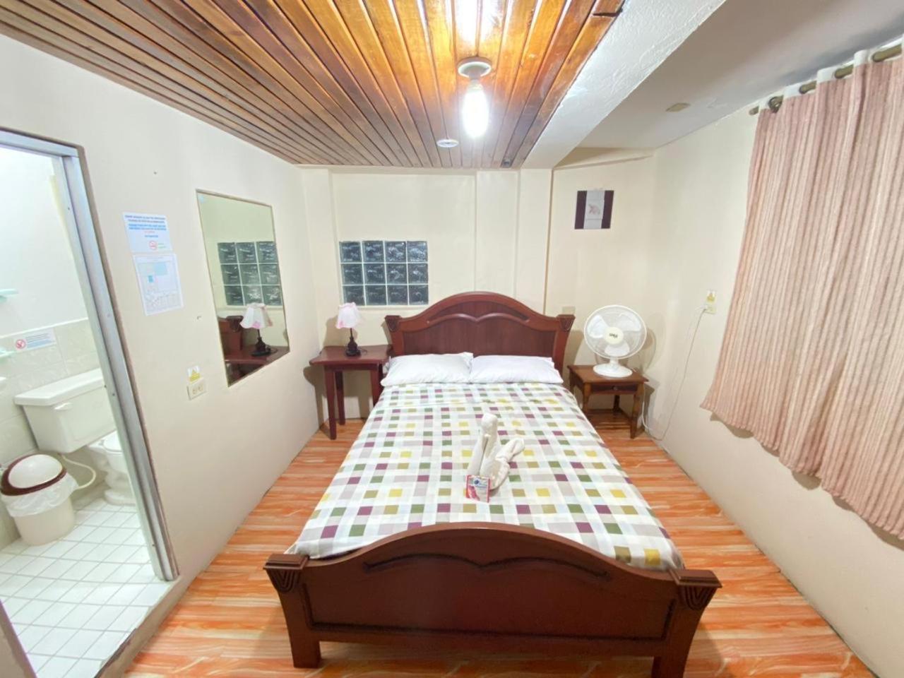 Historico Hostal Elizabeth Puerto Ayora  Dış mekan fotoğraf