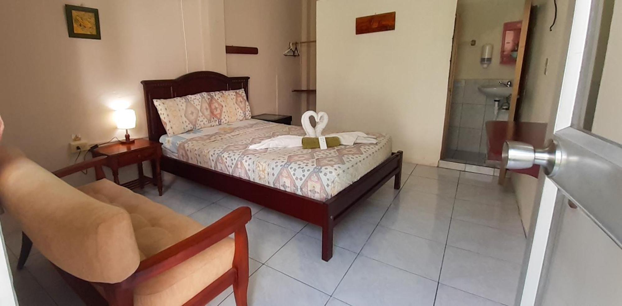 Historico Hostal Elizabeth Puerto Ayora  Dış mekan fotoğraf